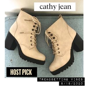 RARE Y2K Vintage Cathy Jean • Cream & Black Boots 👢👢